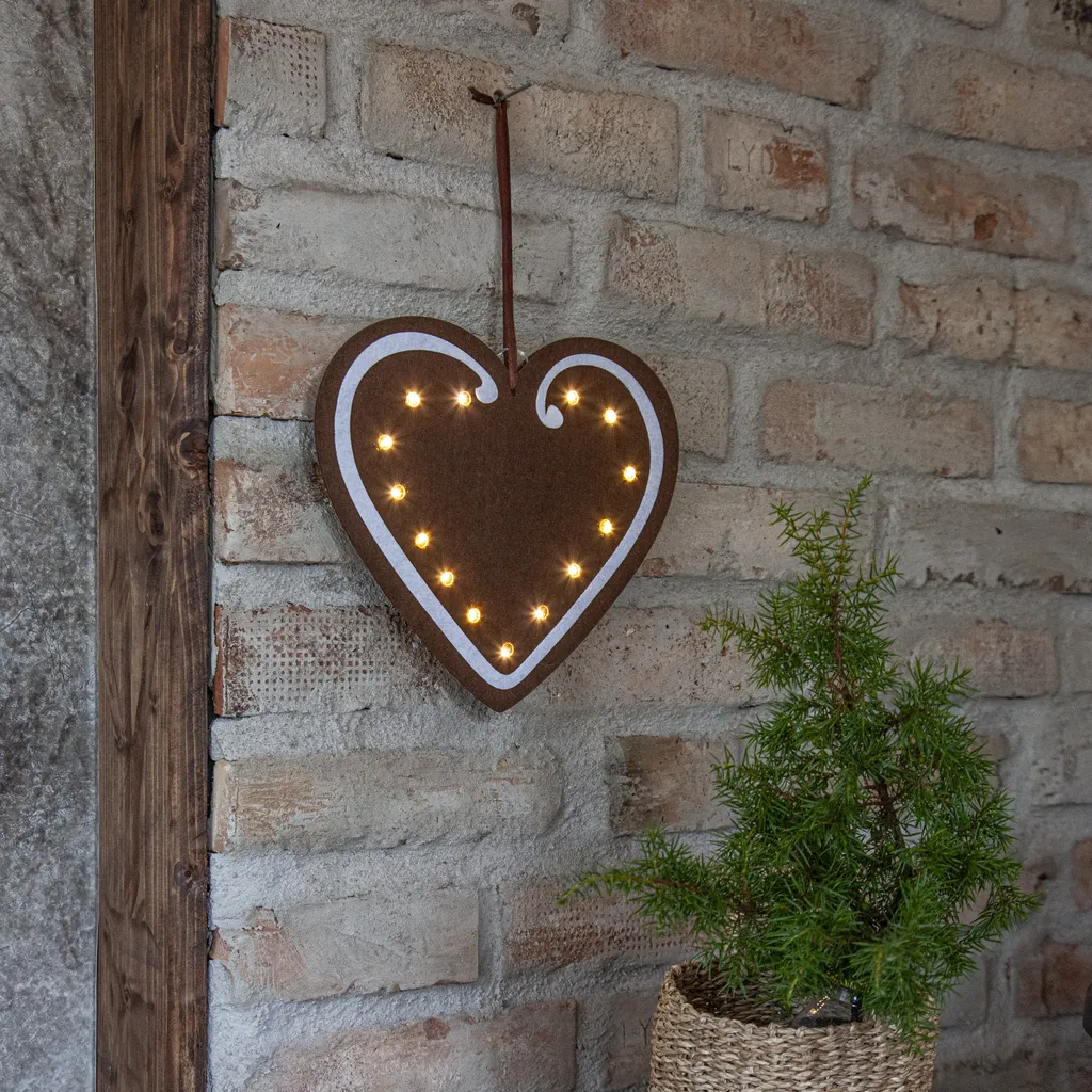 Hengende dekorasjon MERRY – LED Pepperkakehjerte med innebygd timer v:3502105 Hengende dekorasjon MERRY – LED Pepperkakehjerte med innebygd timer v:3502105